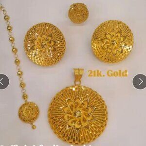 Meet your Posher, Danait